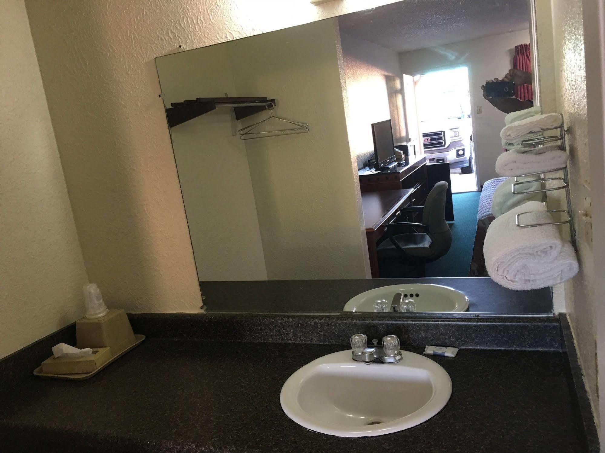 פורט לאבאקה Chaparral Motel מראה חיצוני תמונה